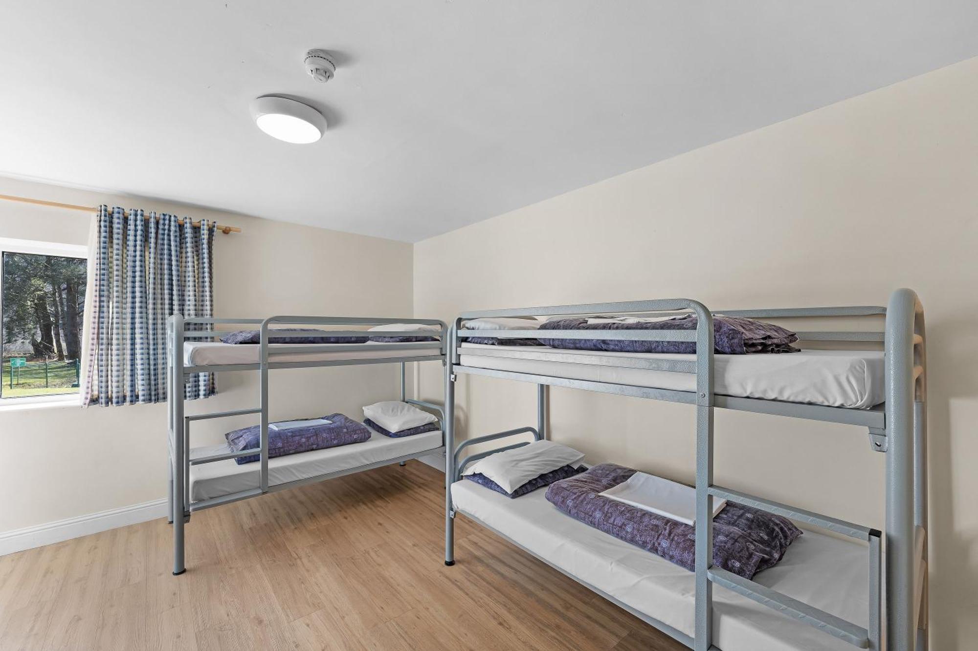 לארה Glendalough International Youth Hostel מראה חיצוני תמונה