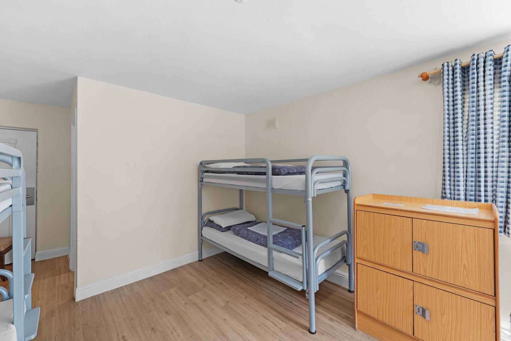 לארה Glendalough International Youth Hostel מראה חיצוני תמונה