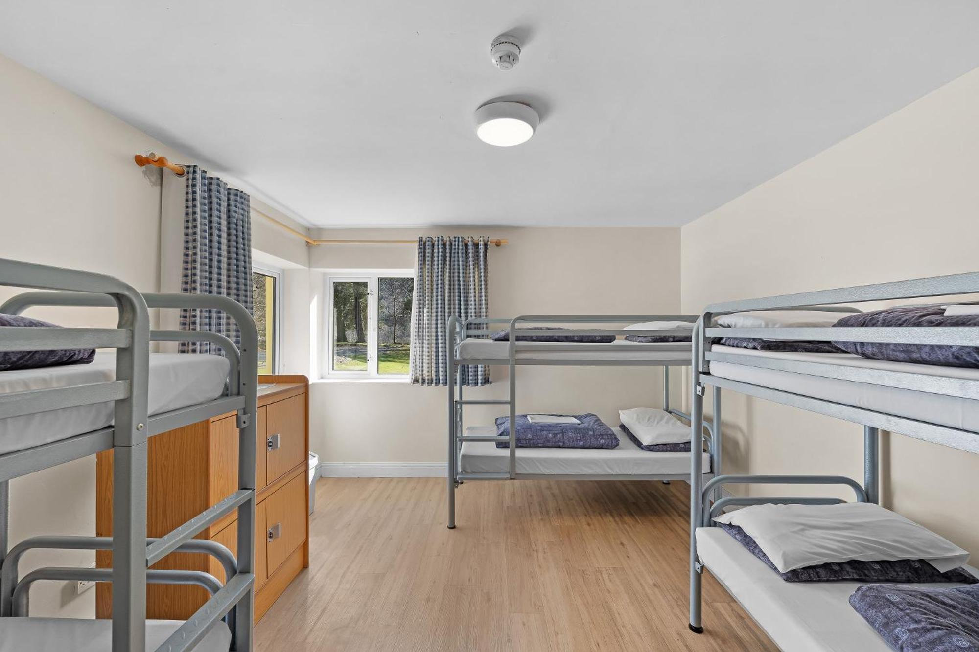 לארה Glendalough International Youth Hostel מראה חיצוני תמונה
