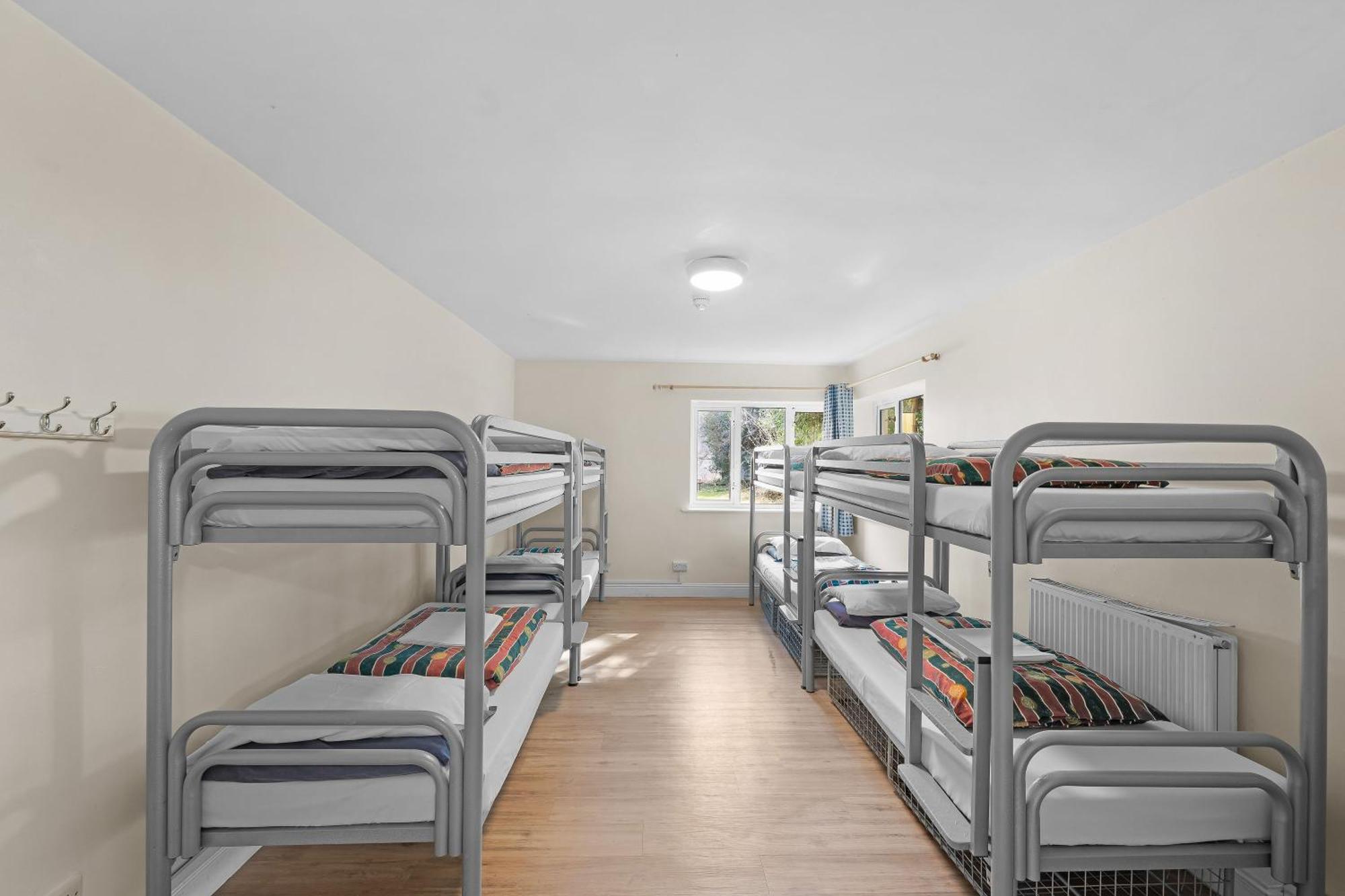לארה Glendalough International Youth Hostel מראה חיצוני תמונה