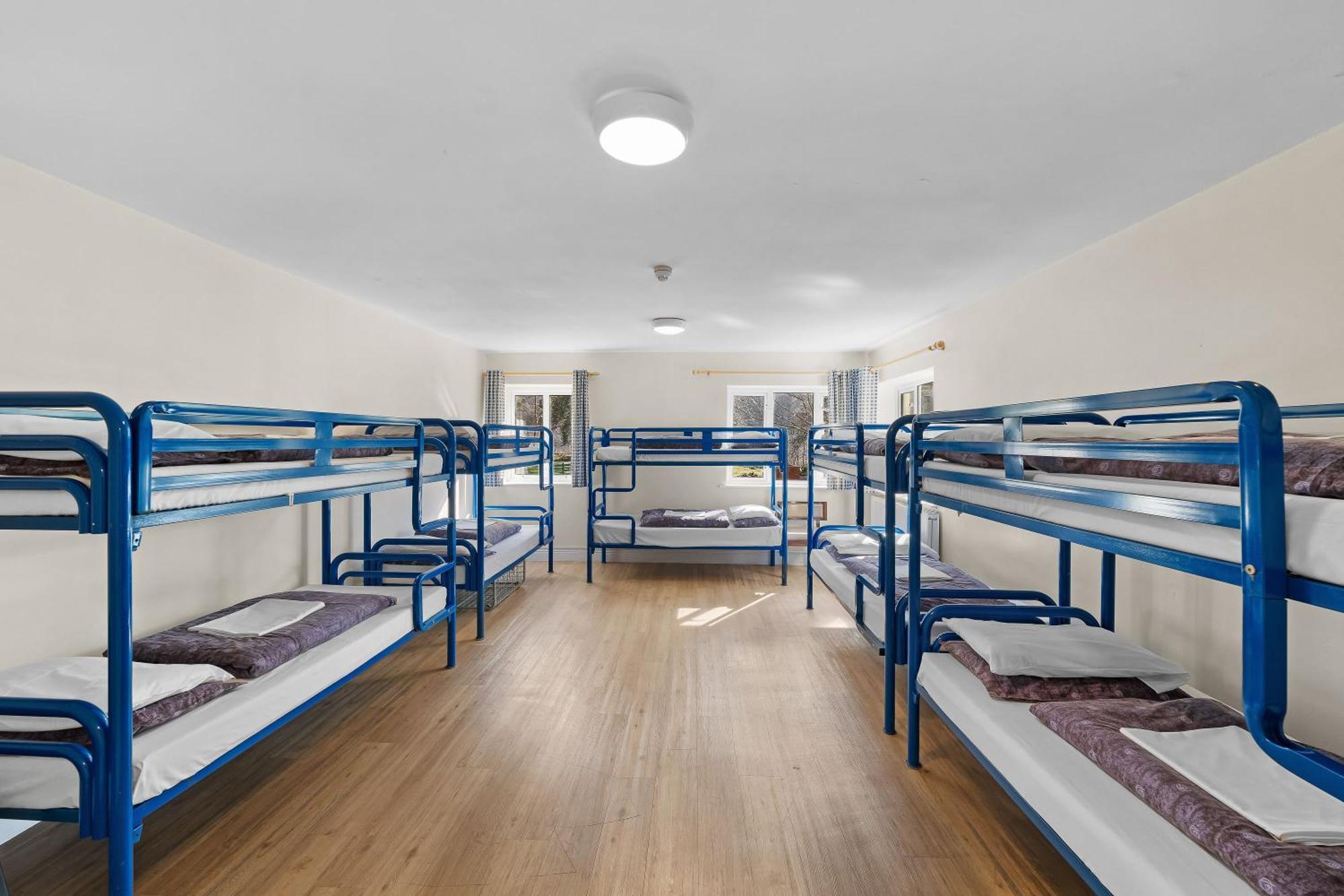 לארה Glendalough International Youth Hostel מראה חיצוני תמונה