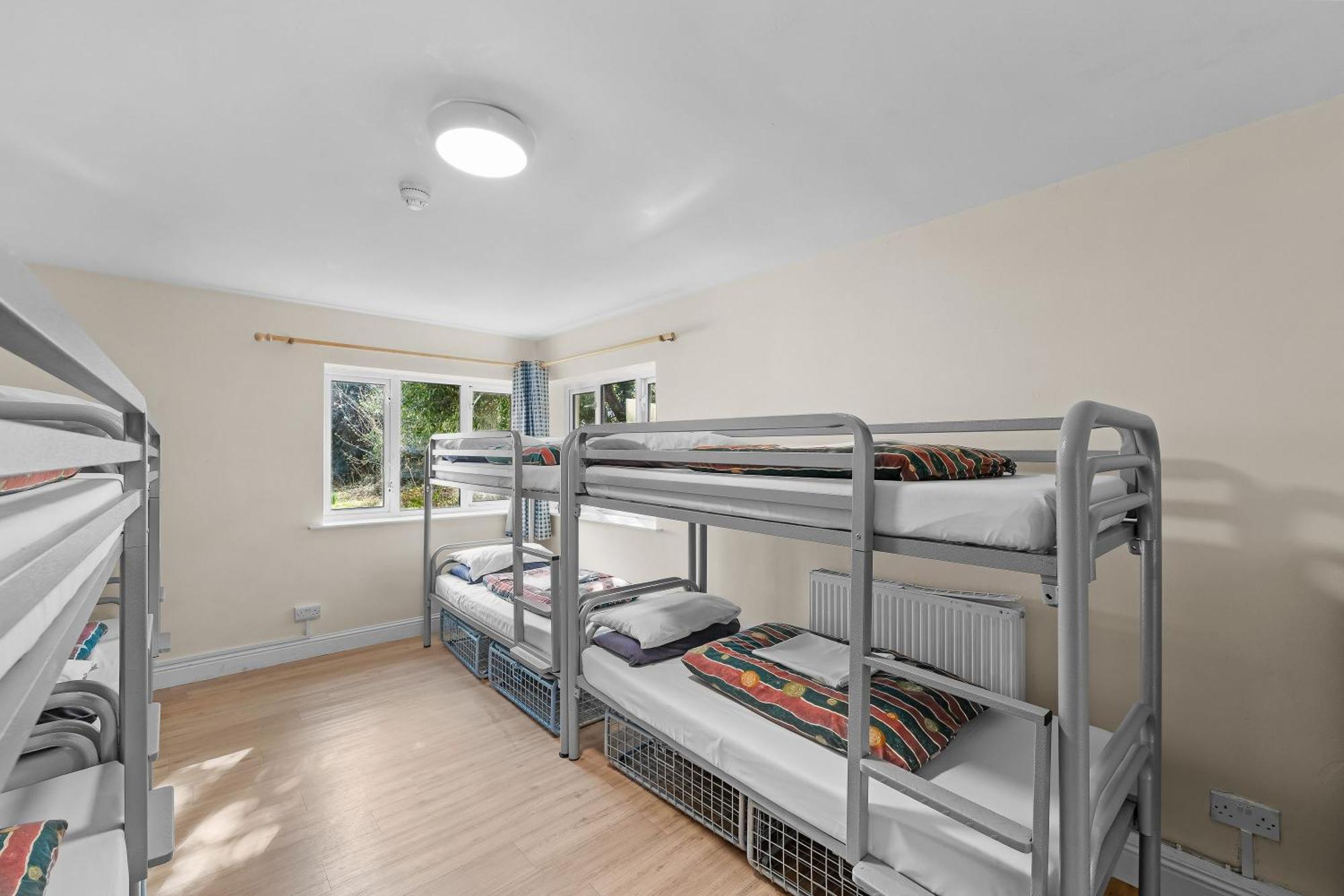 לארה Glendalough International Youth Hostel מראה חיצוני תמונה