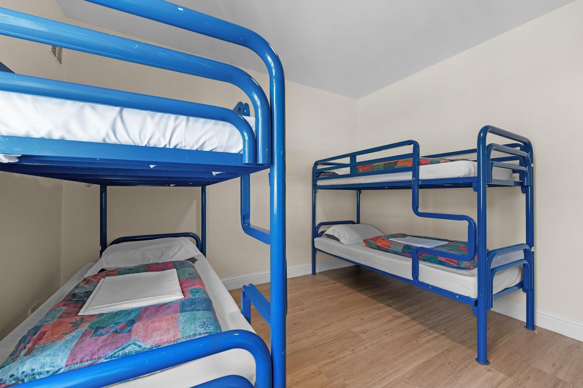 לארה Glendalough International Youth Hostel מראה חיצוני תמונה