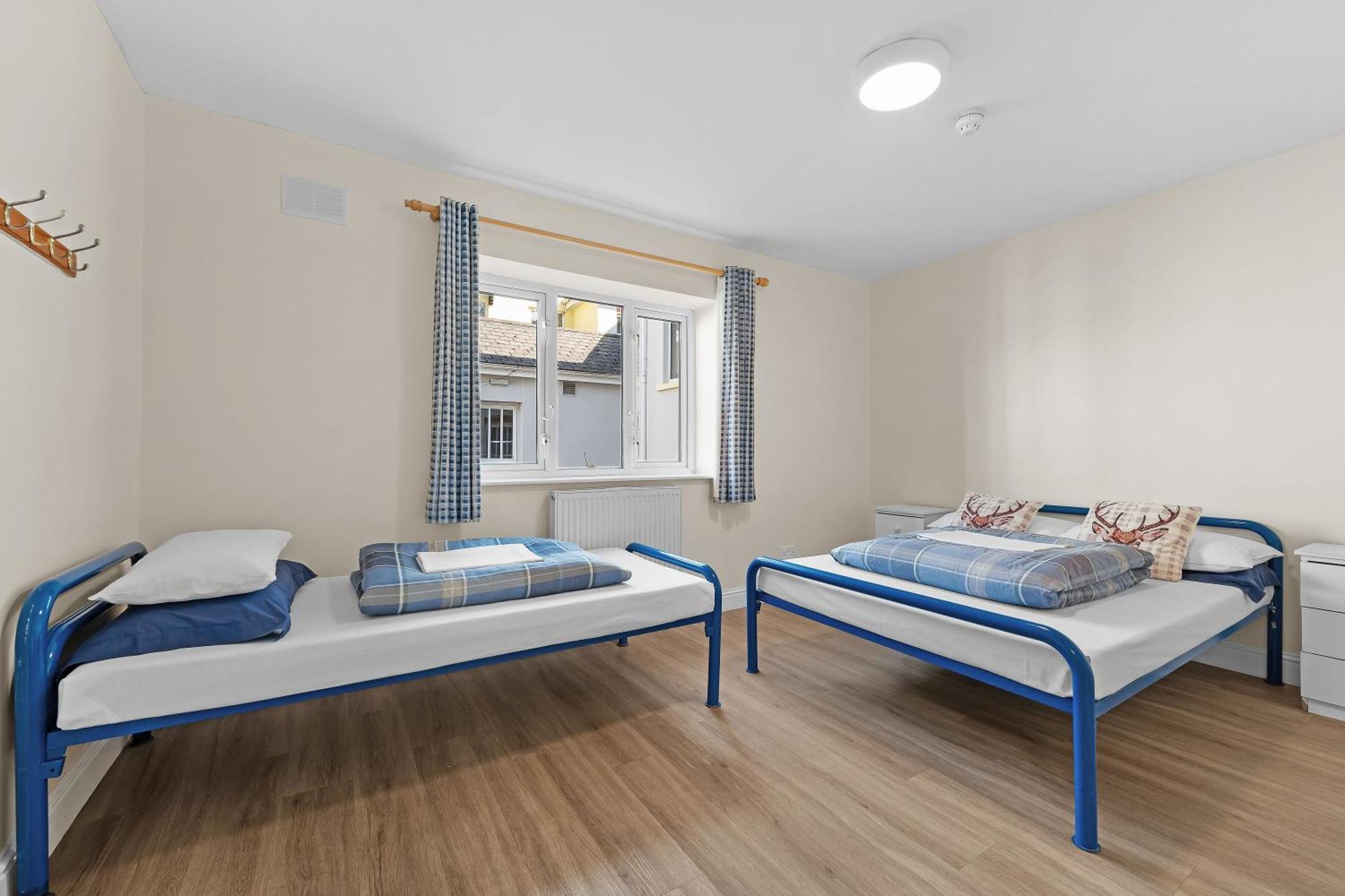 לארה Glendalough International Youth Hostel מראה חיצוני תמונה