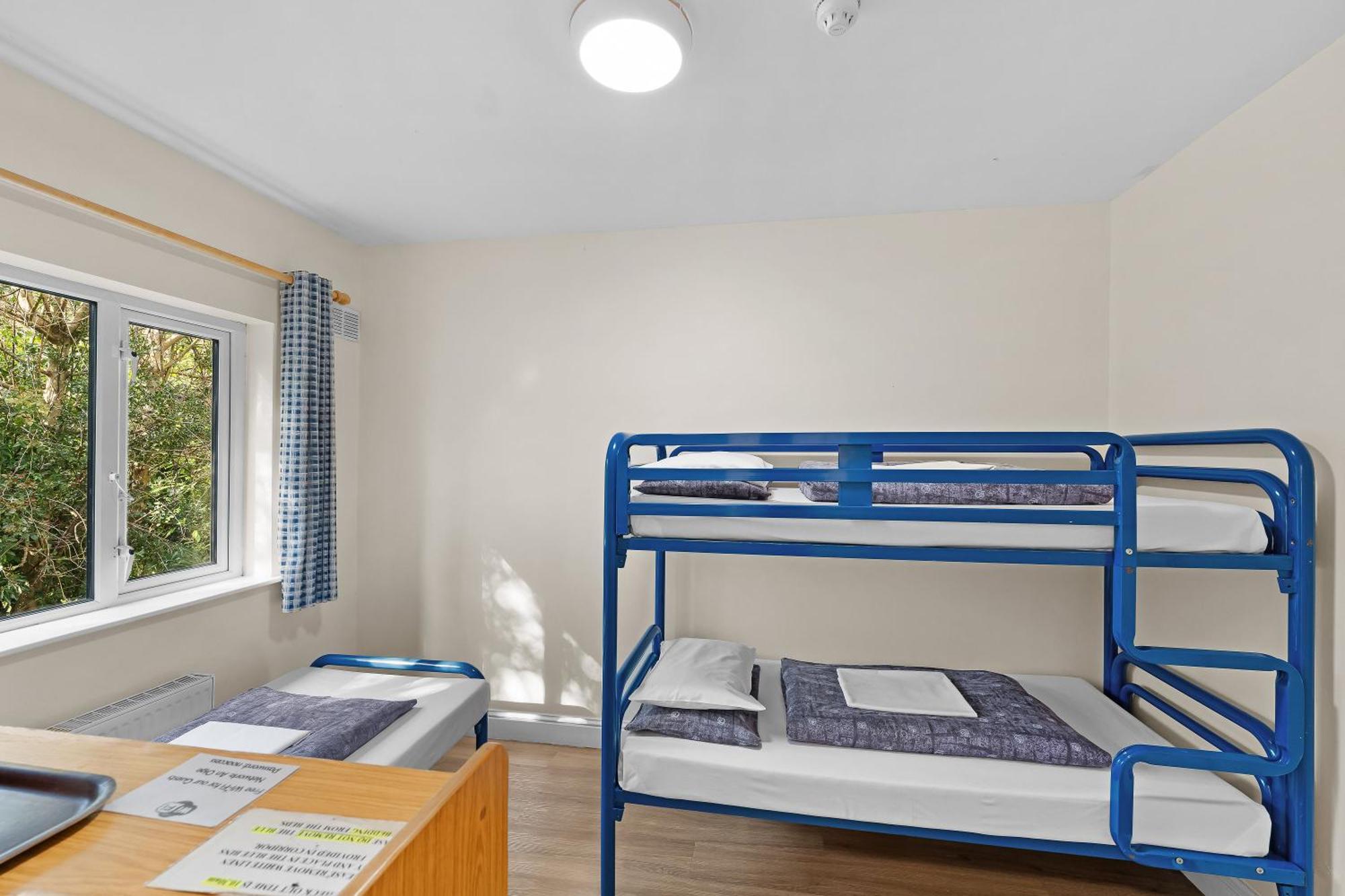 לארה Glendalough International Youth Hostel מראה חיצוני תמונה