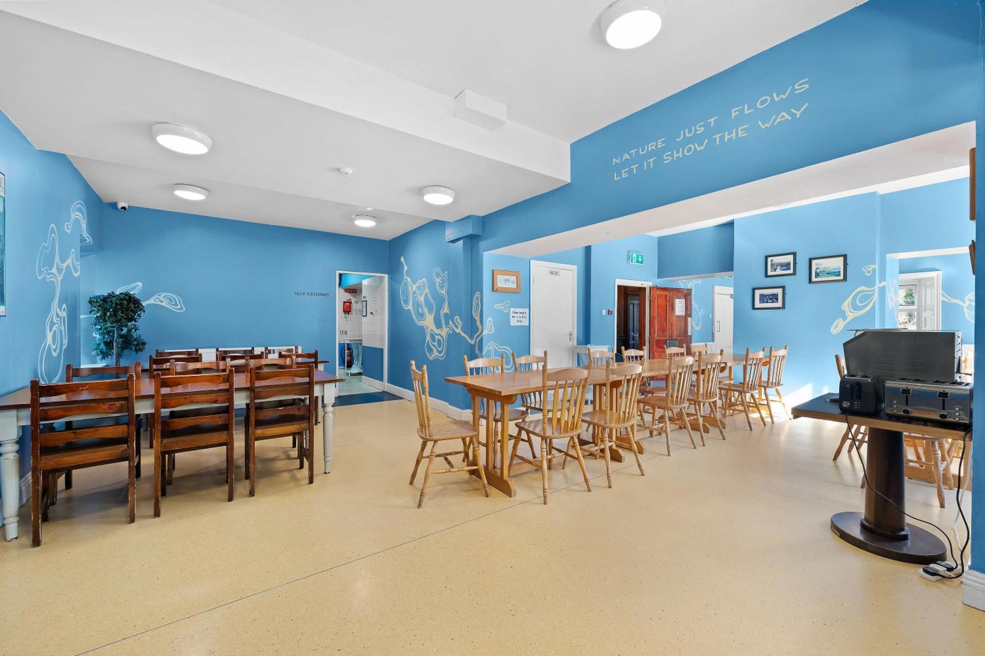 לארה Glendalough International Youth Hostel מראה חיצוני תמונה