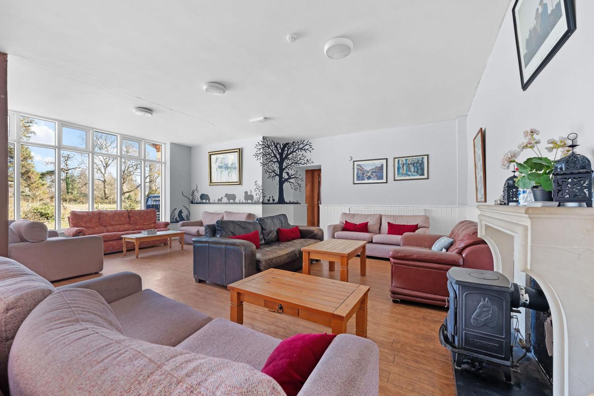 לארה Glendalough International Youth Hostel מראה חיצוני תמונה