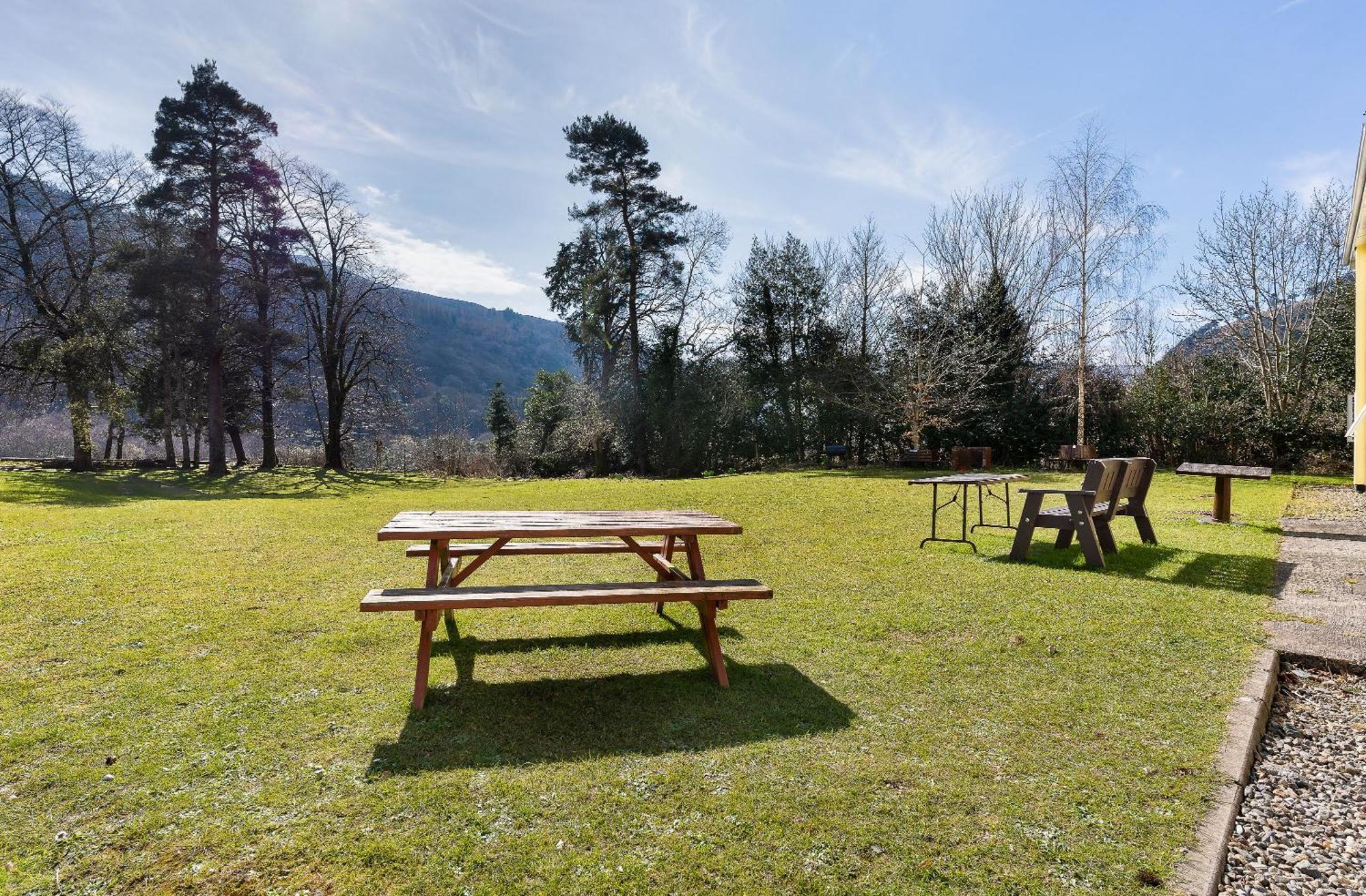 לארה Glendalough International Youth Hostel מראה חיצוני תמונה