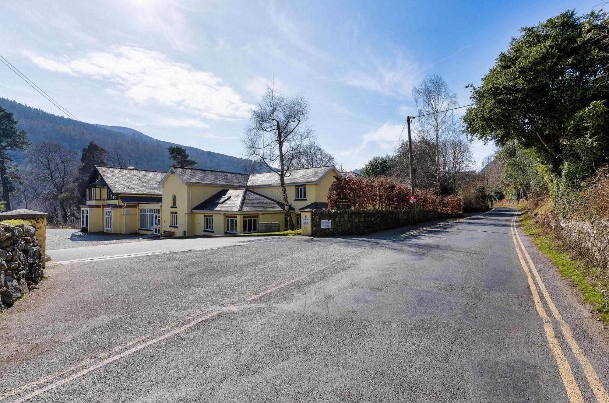 לארה Glendalough International Youth Hostel מראה חיצוני תמונה