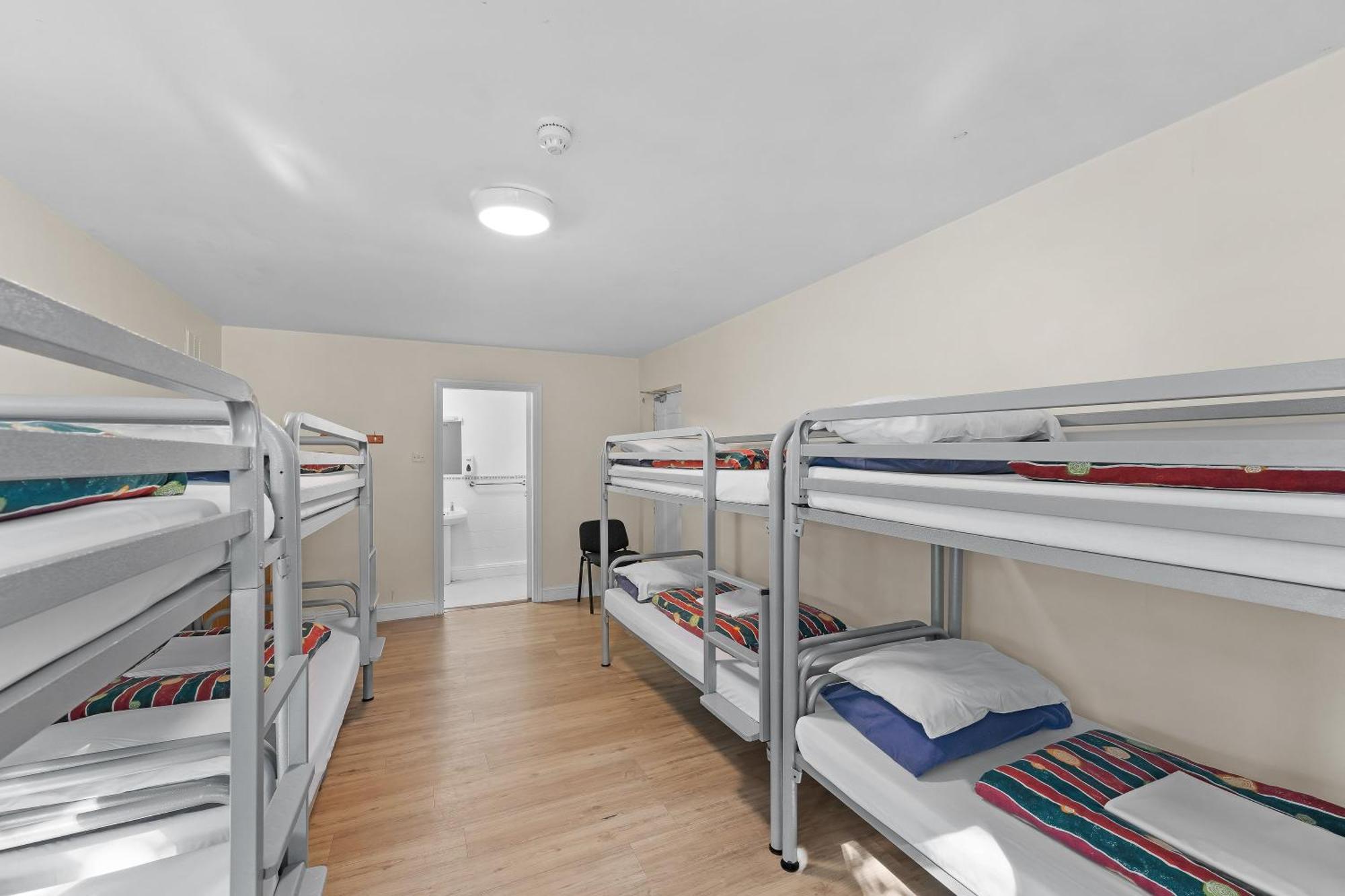 לארה Glendalough International Youth Hostel מראה חיצוני תמונה