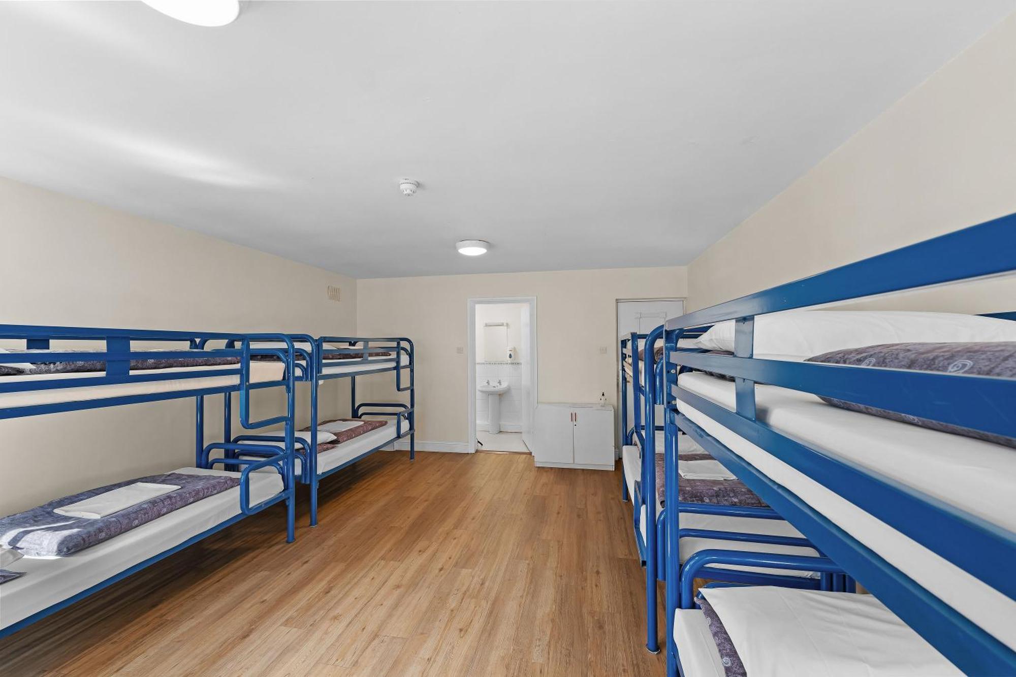 לארה Glendalough International Youth Hostel מראה חיצוני תמונה