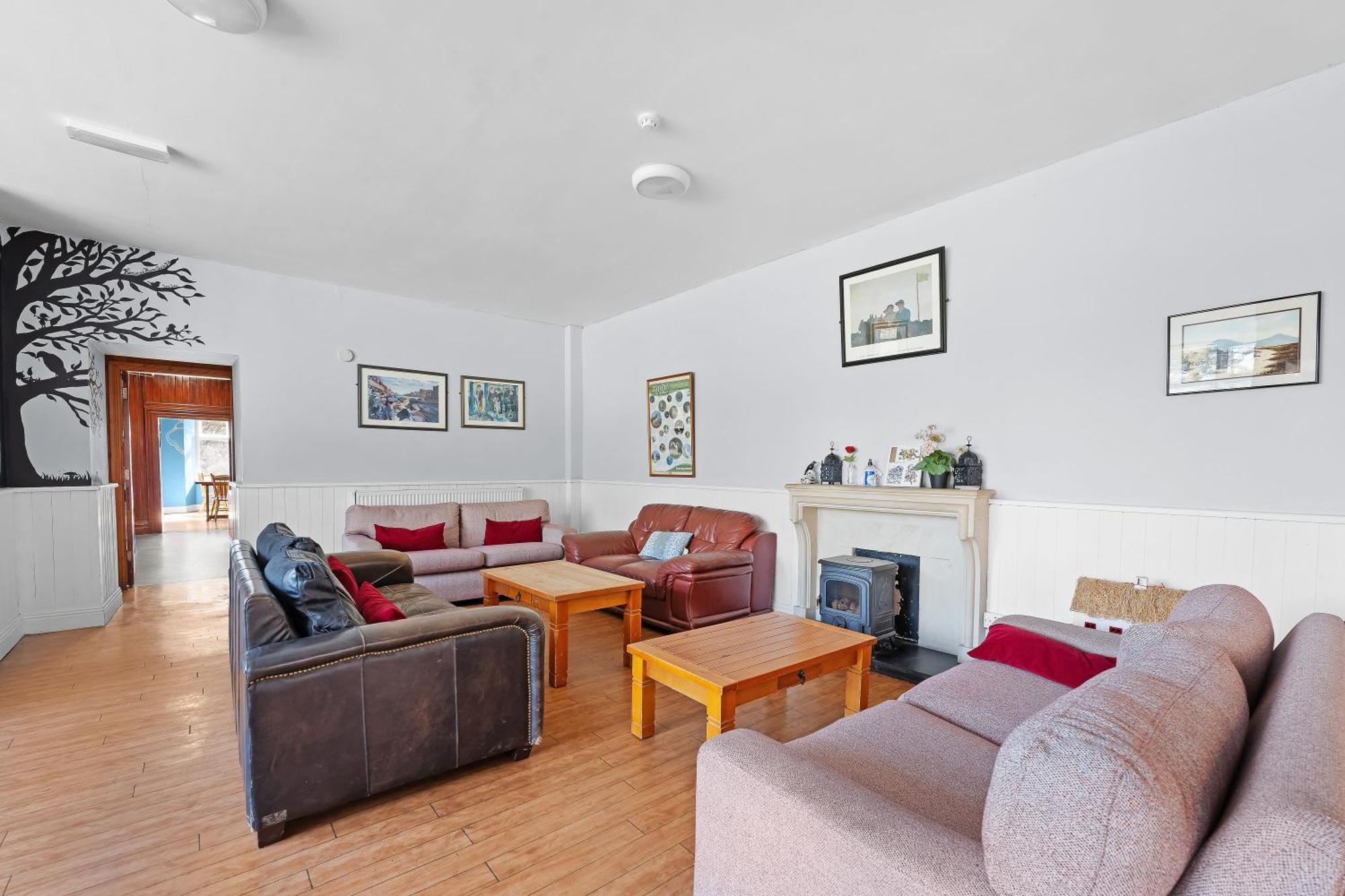 לארה Glendalough International Youth Hostel מראה חיצוני תמונה