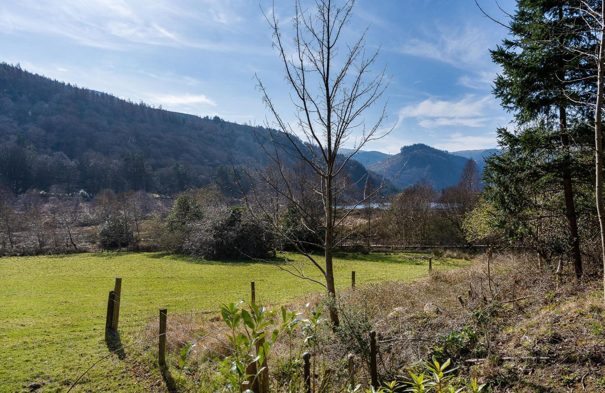לארה Glendalough International Youth Hostel מראה חיצוני תמונה