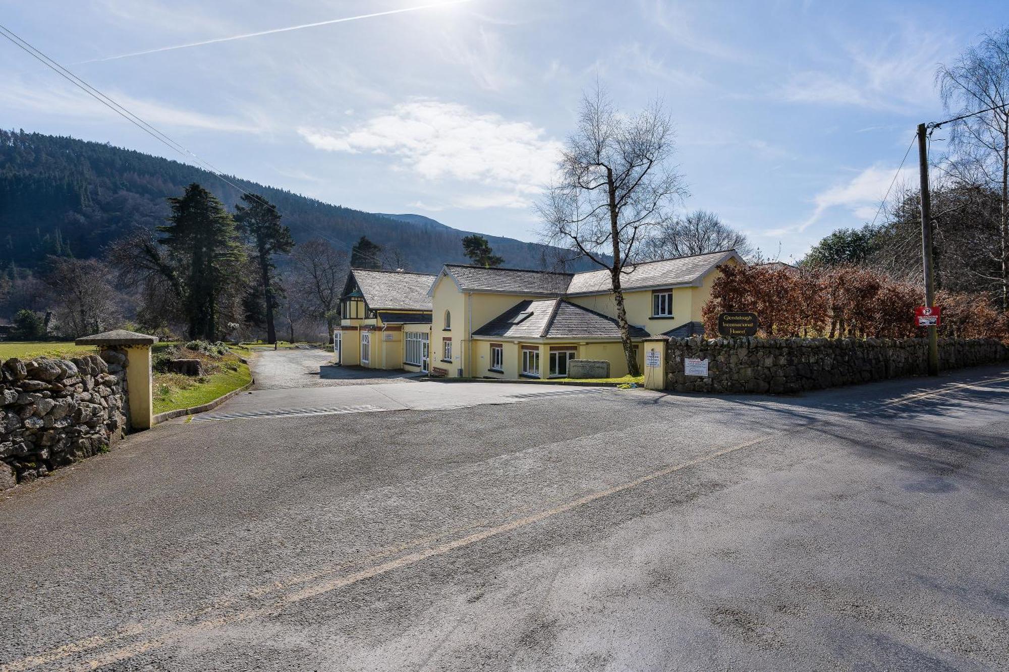 לארה Glendalough International Youth Hostel מראה חיצוני תמונה
