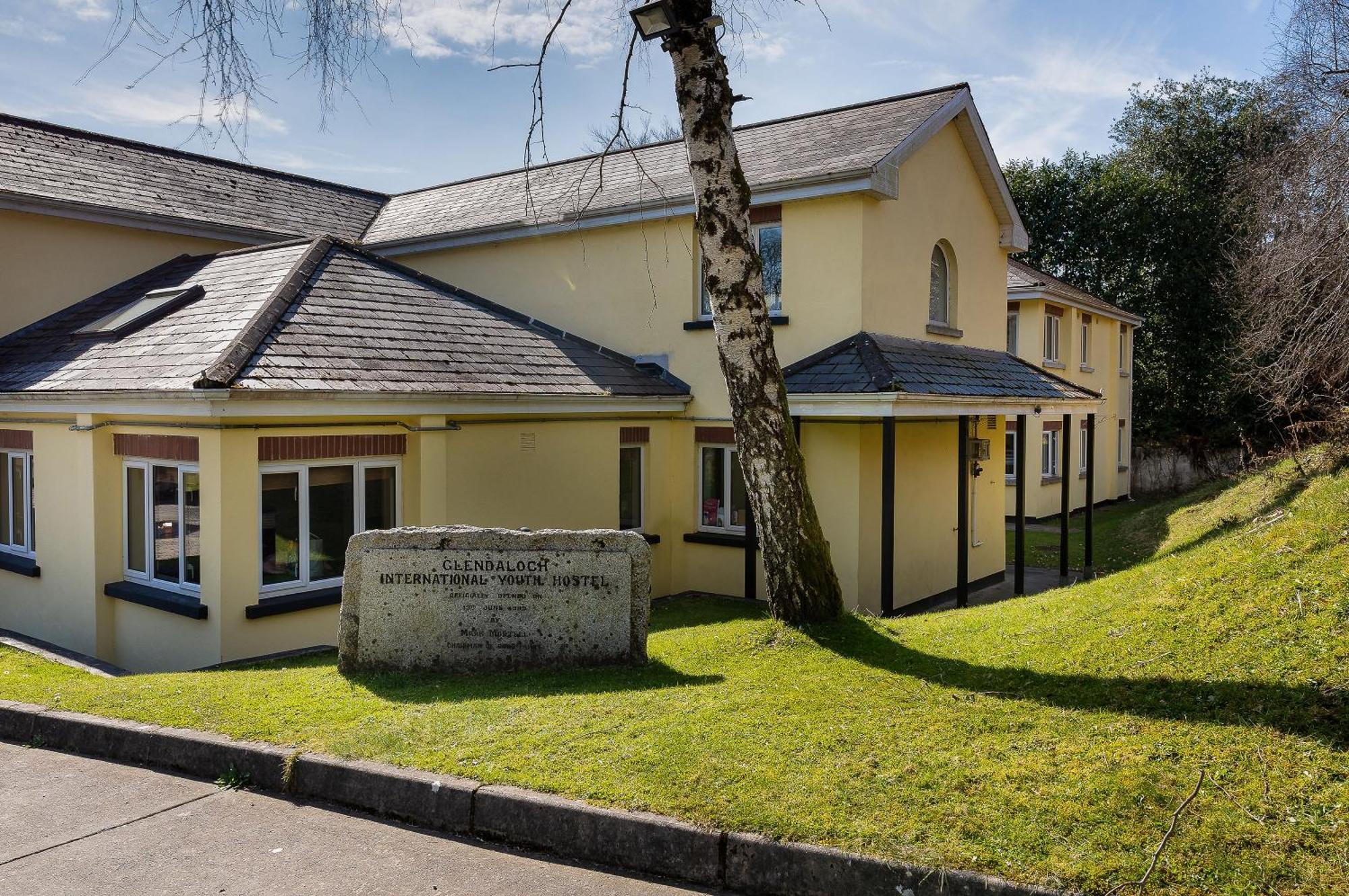 לארה Glendalough International Youth Hostel מראה חיצוני תמונה