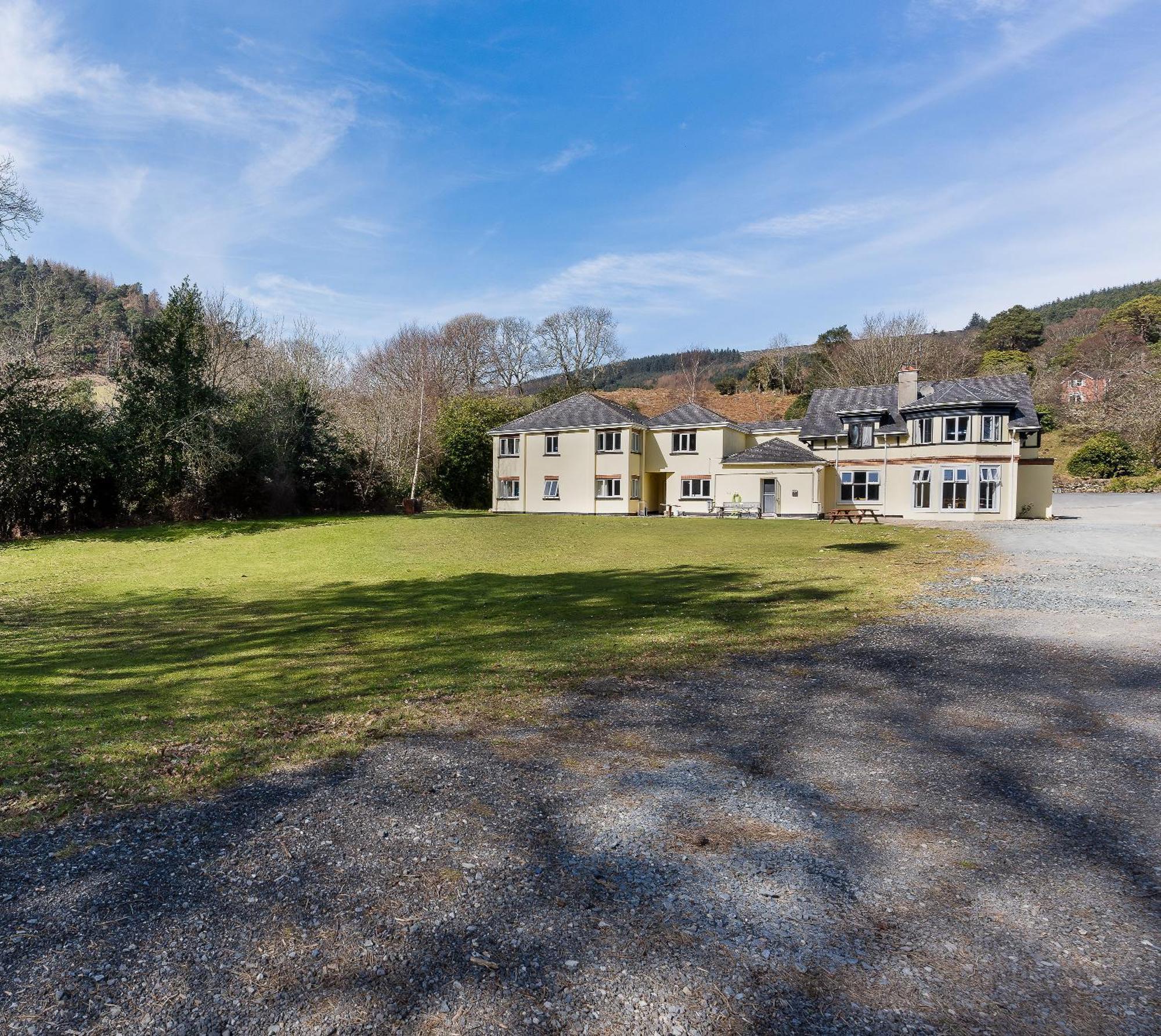 לארה Glendalough International Youth Hostel מראה חיצוני תמונה