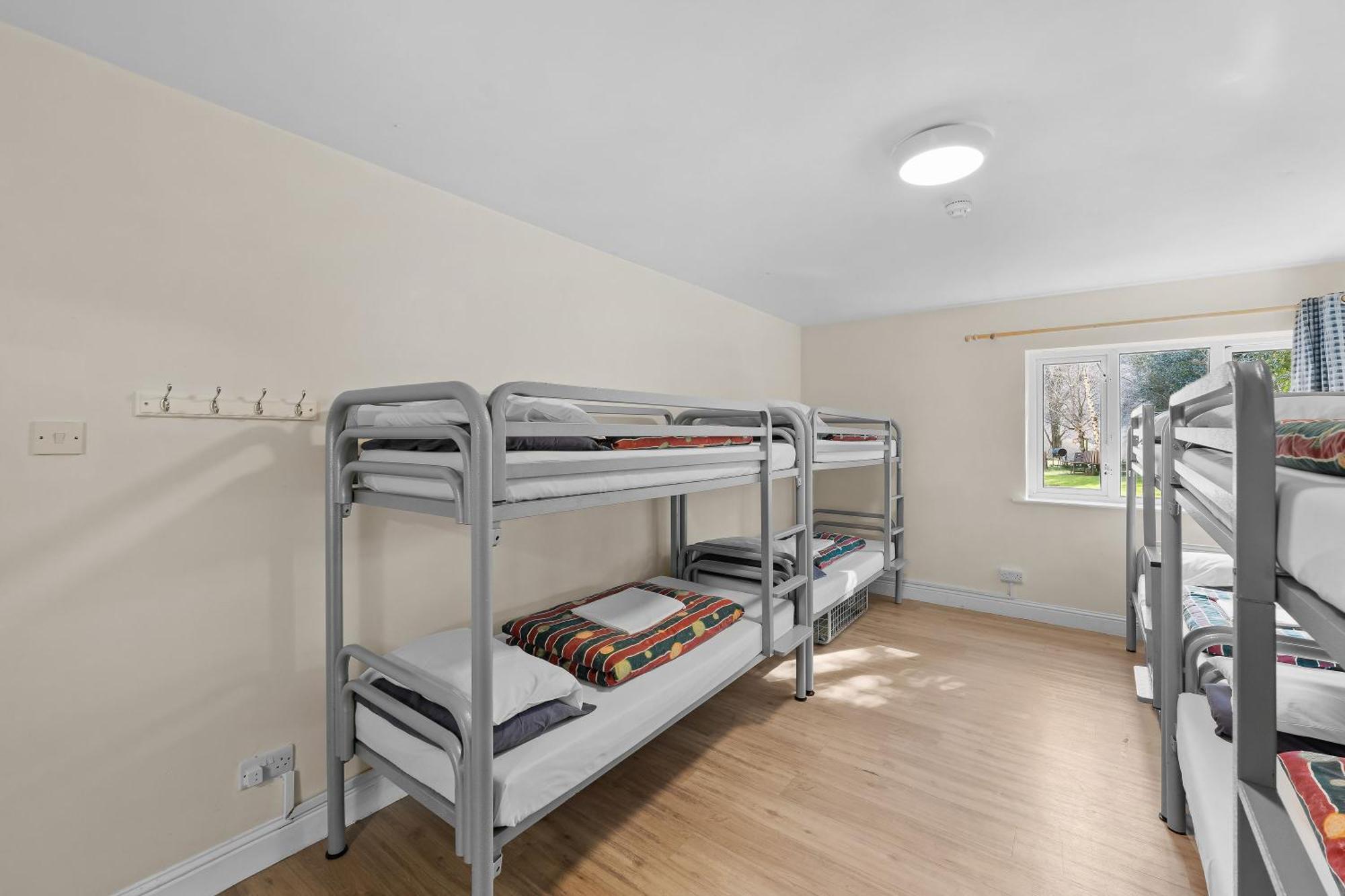לארה Glendalough International Youth Hostel מראה חיצוני תמונה